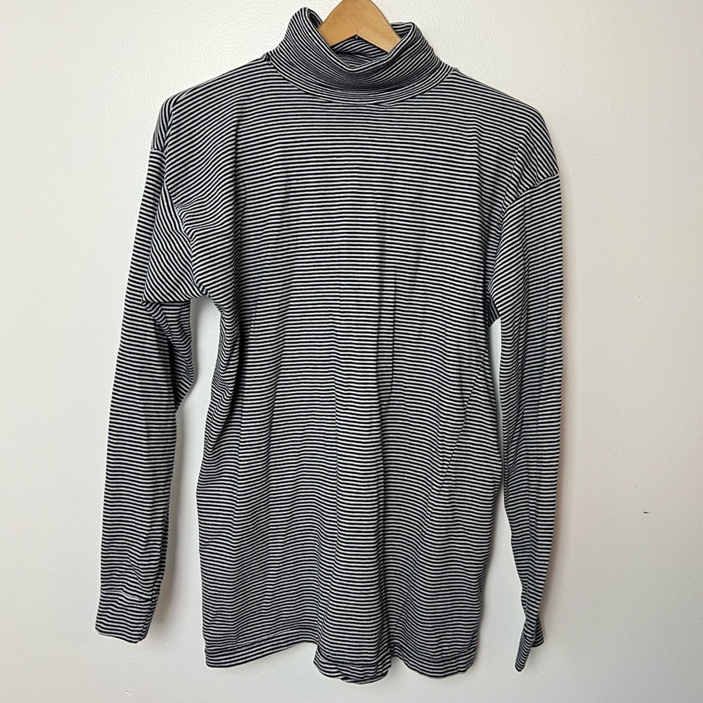 Charleston Bay Vintage Black and Gray Striped Turtleneck Soft Long Sleeve Size M